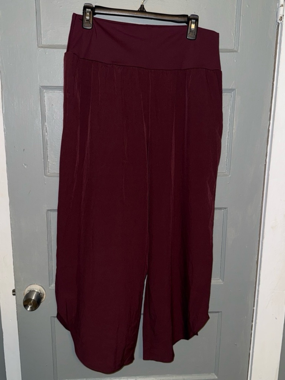 HALARA Wide-Leg Gaucho Pants in Burgundy
